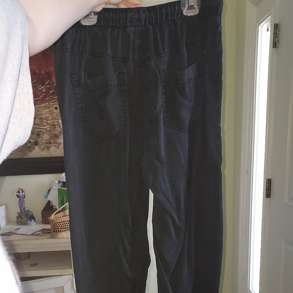 black pants - Picture 3 of 5